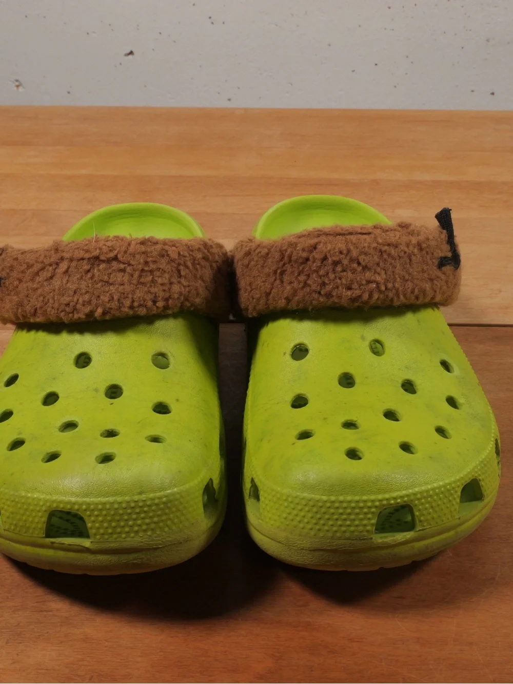 Crocs Shrek Clog Shoes Womens Size 8 Green Faux Fur Lined Slip On Comfort 208373
